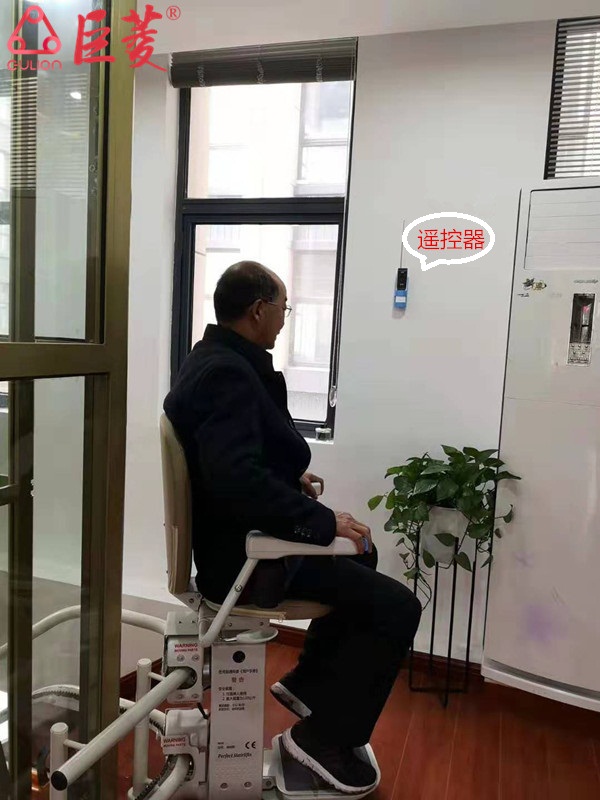 老年座椅電梯、樓道扶手電梯是怎樣運(yùn)行和操作的？